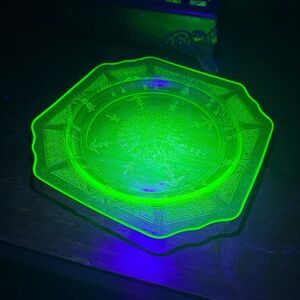 Salad Plate Anchor Hocking Etched Pattern Green Depression Glass 8 1/4" Uranium.